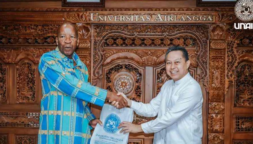 Zimbabwe Embassy visits UNAIR