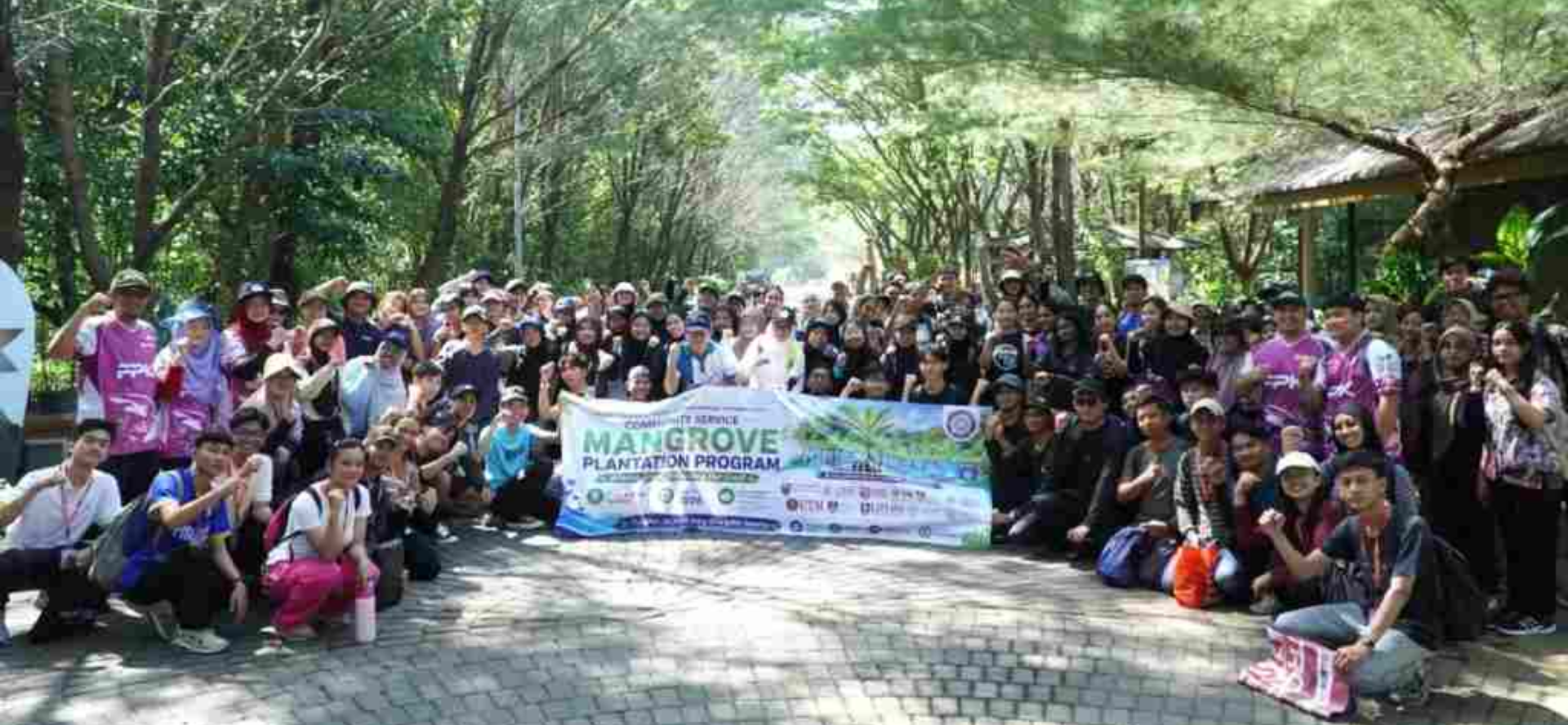 Students plant mangroves with FPK UNAIR