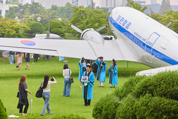 Inha Holds August Commencement Ceremony